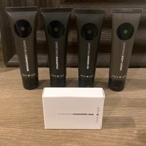 Hard Rock travel toiletry set